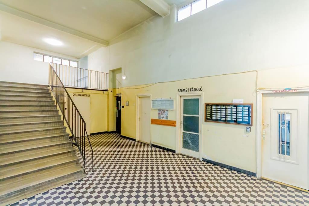 B20 Keleti Sunrise Panoramic Apartment