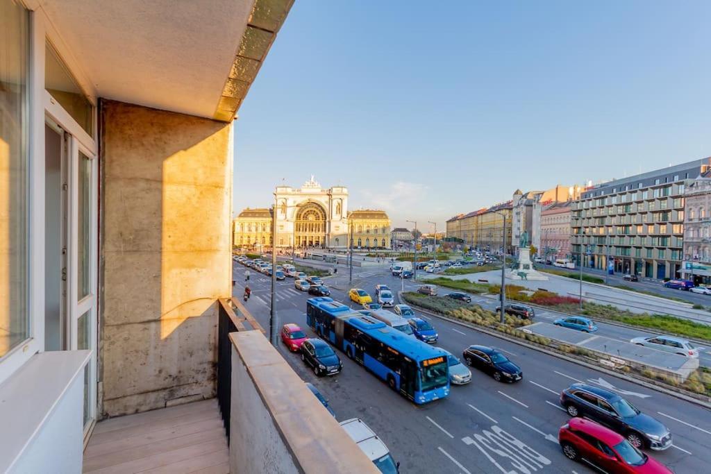 B20 Keleti Sunrise Panoramic